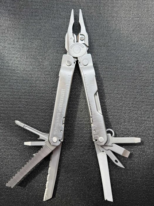 Vand multi-tool Leatherman Super Tool 300 cu husa din nylon