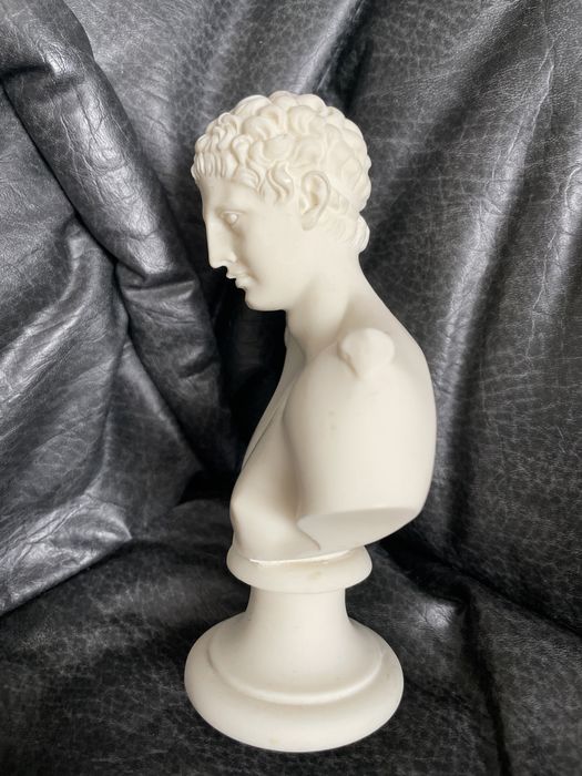 Sculptura Hermes din alabastru