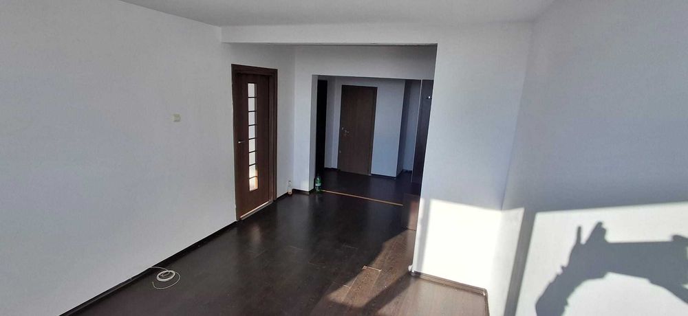 Apartament 3 camere de vânzare