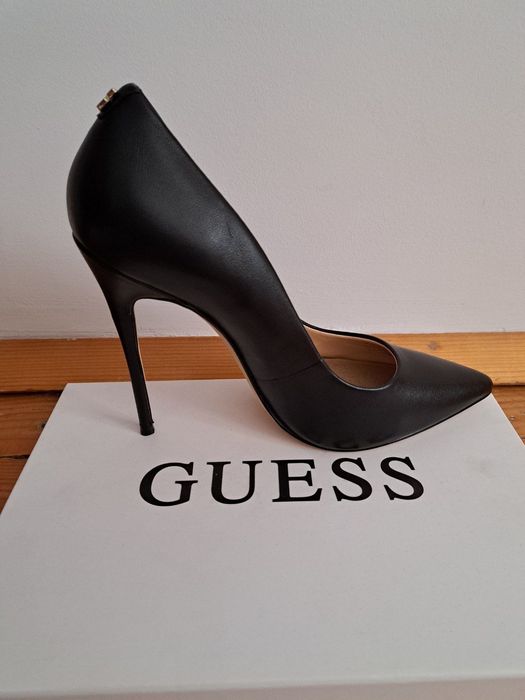 Guess дамски обувки на висок ток