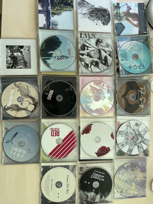 CD-uri Taylor Swift+Lana Del Rey (Exclusiv pentru Muncipiul Bucuresti)