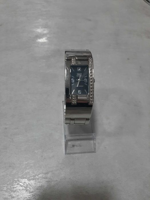 Часовник Q Q , кварцов