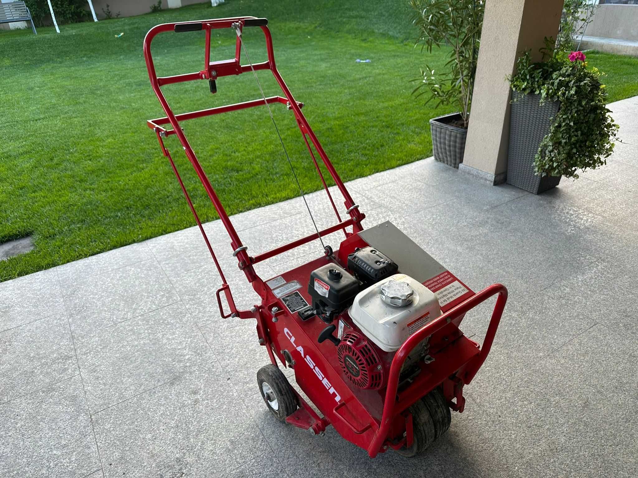 Aerare gazon cu aerator cu carote - solutie profesionala