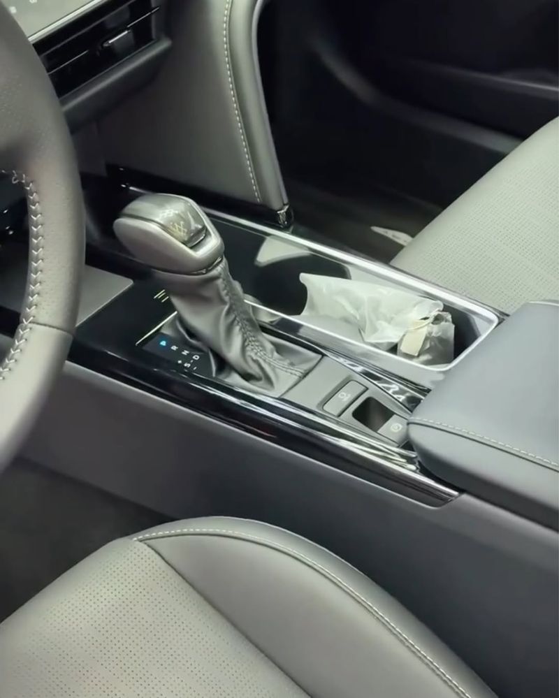 Toyota Camry 80 2.5 Hybrid 2024