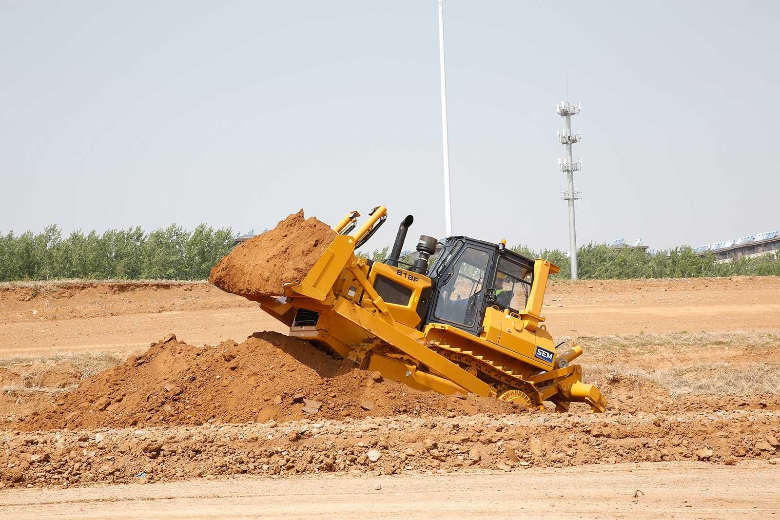 Бульдозер SEM 818F (18 тонн)