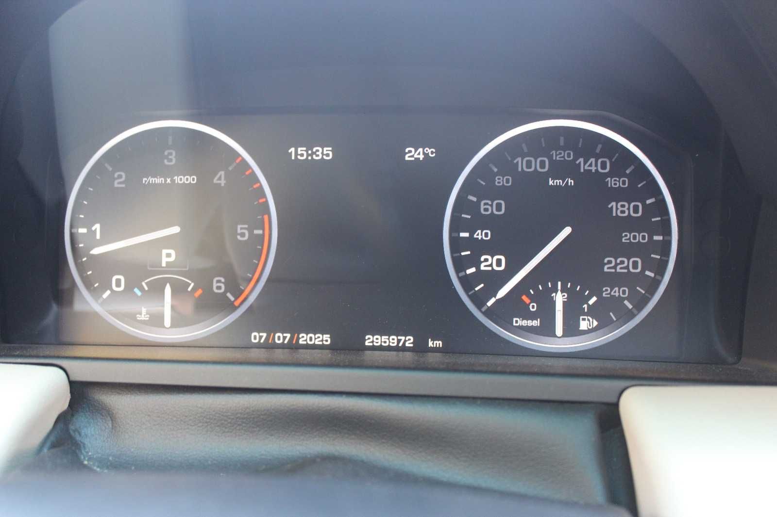 Range Rover Vogue 4.4 TDV8 din 2011 – motor diesel V8 de 313 CP,