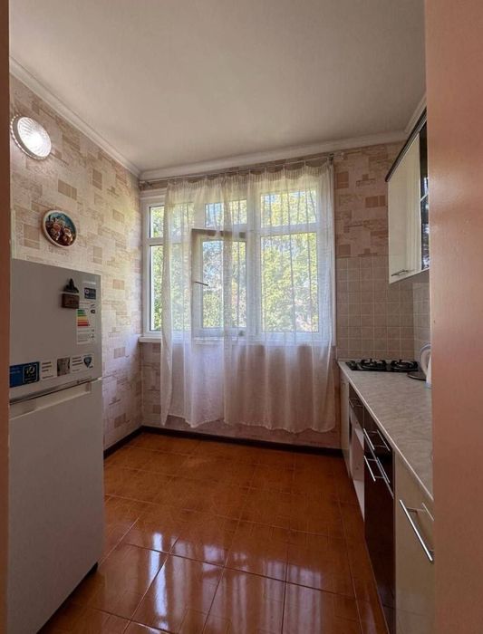 Квартира на Космонавт 2/4/5 общ пл 52м с обстановкой