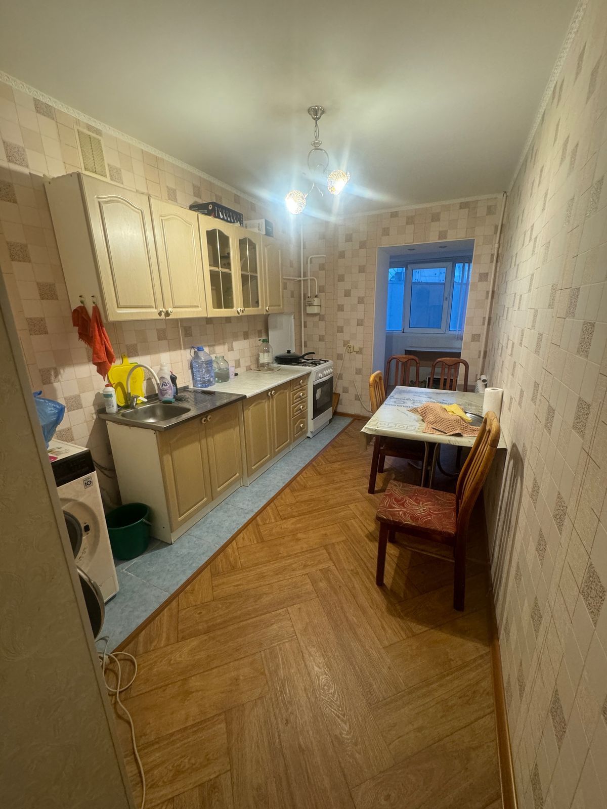 Продам 3 ком.кв., 12 мкр , 5/9, дом кирпичный