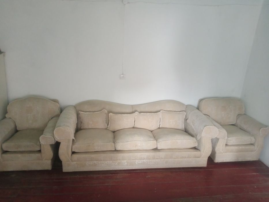 Диван и два кресла