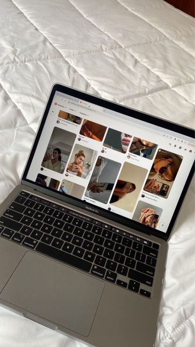 Продам MacBook Pro 14 , 2023 диагональ14.2" / 8 Г6 / SSD 512 Гб MTL73