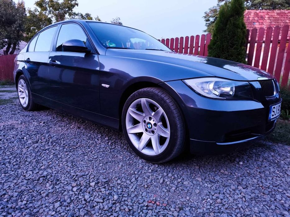 Vând BMW anul 2006 benzina