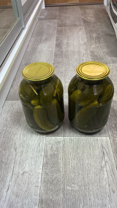Продам огурцы солёные свежие 2х литровые и шампиньоны 1,5л свежие