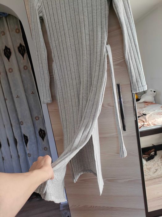Rochie tricot crăpată pe partit