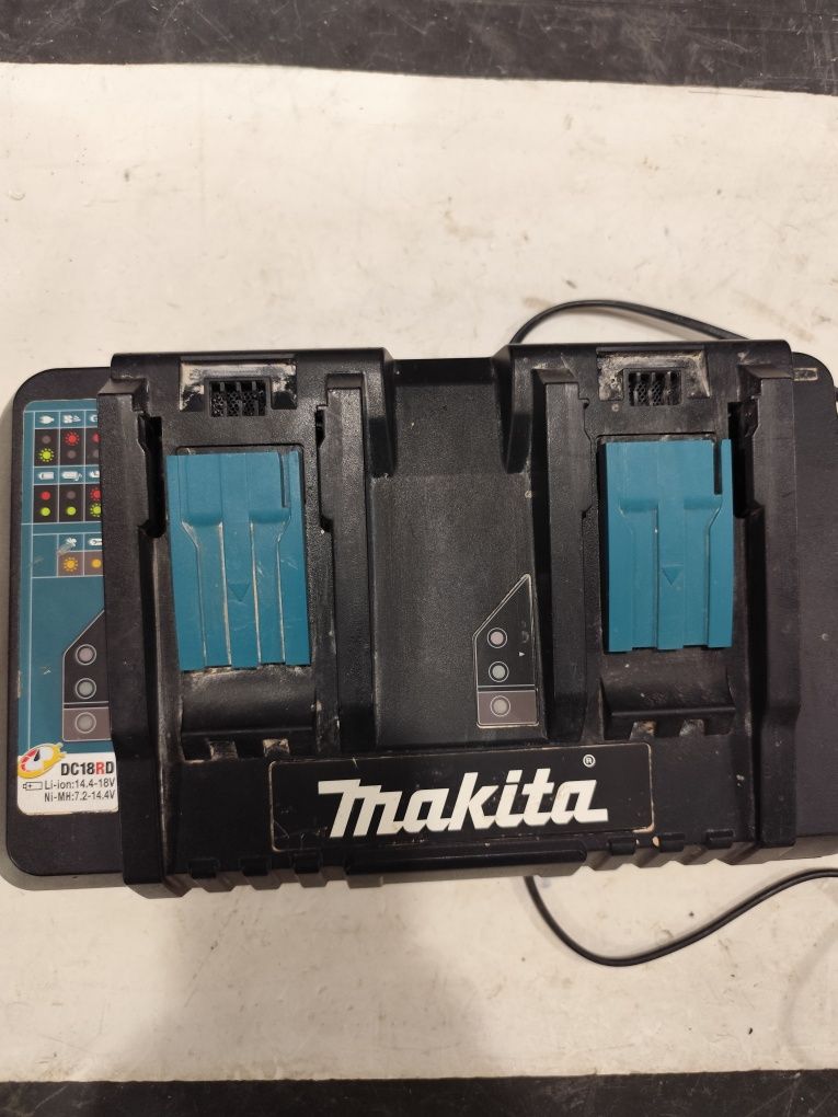 Зарядна станция Макита Makita DC18RD бързо зарядно двойно