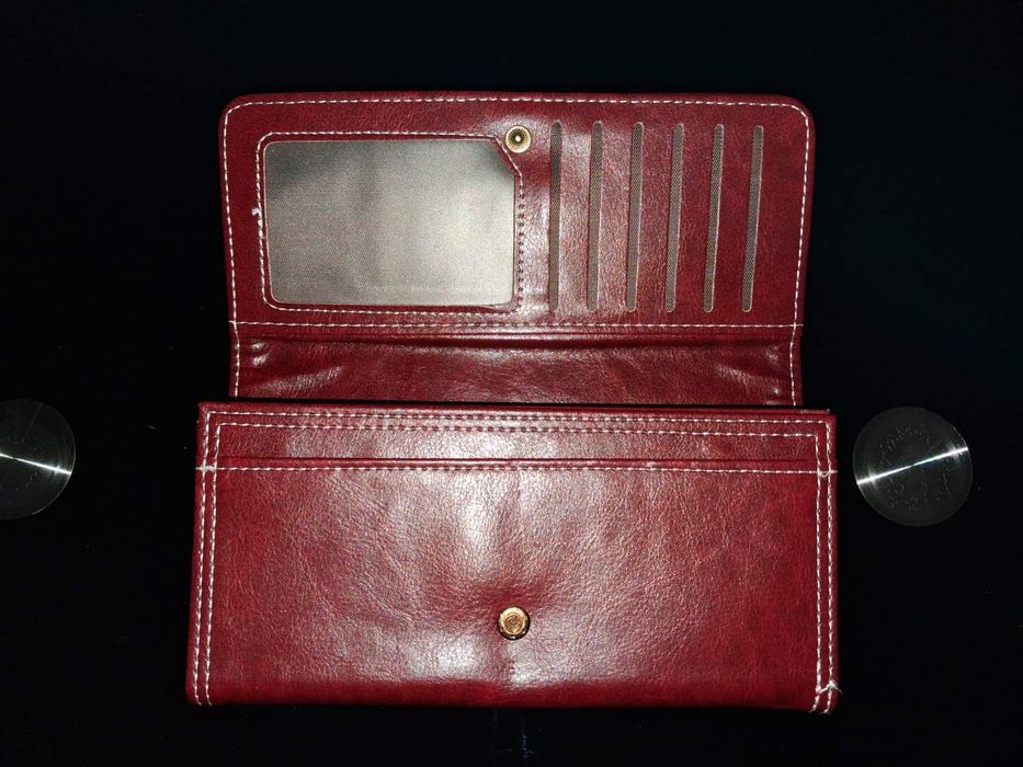 ЛОТ стилни дамски портфейли