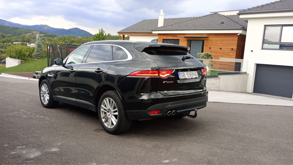 Jaguar F-Pace 2.0D 2016 negru