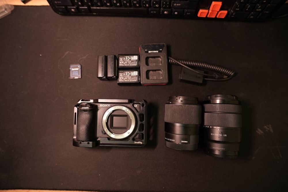 Sony a6500, sigma 30mm 1.4, sony 18-135