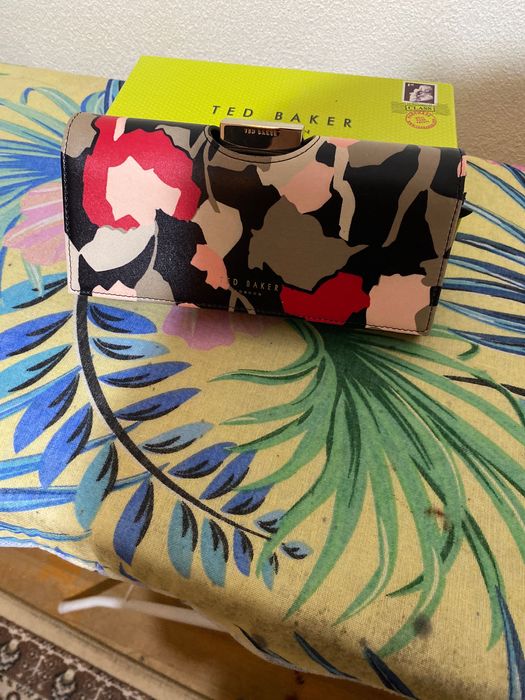 Ново дамско портмоне Тед Бейкър
