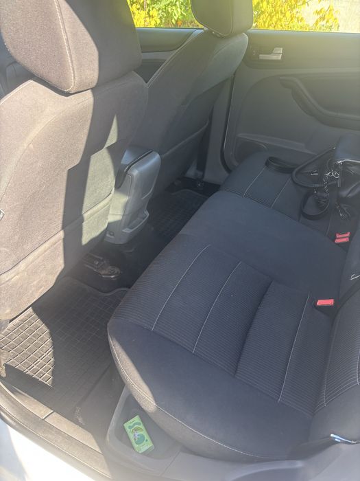 Форд фокус запазен семеен автомобил