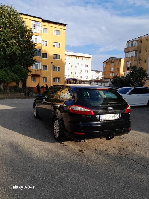Vând Ford mondeo