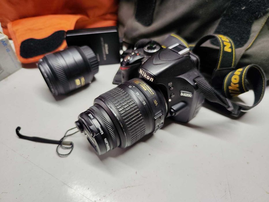 Aparat foto DSLR Nikon D3200, obiectiv Macro, geanta foto+netbook