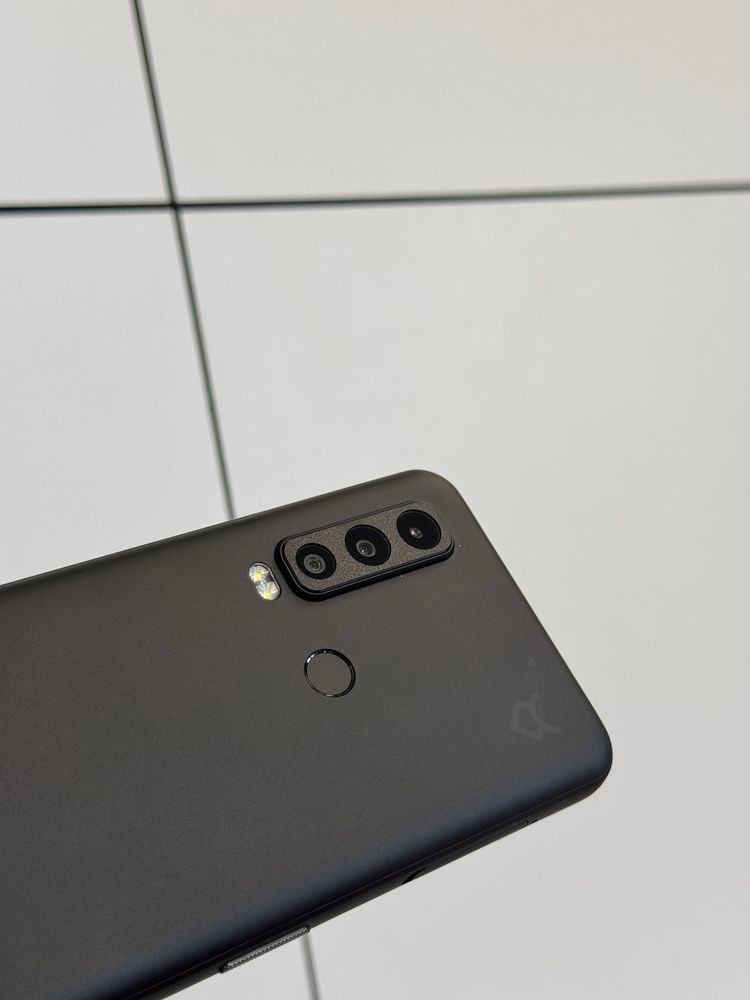 Продавам отличен CAT S75
