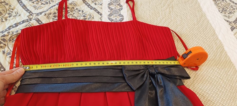 Rochiță Roșie ,Dora , din voal , măsura 38