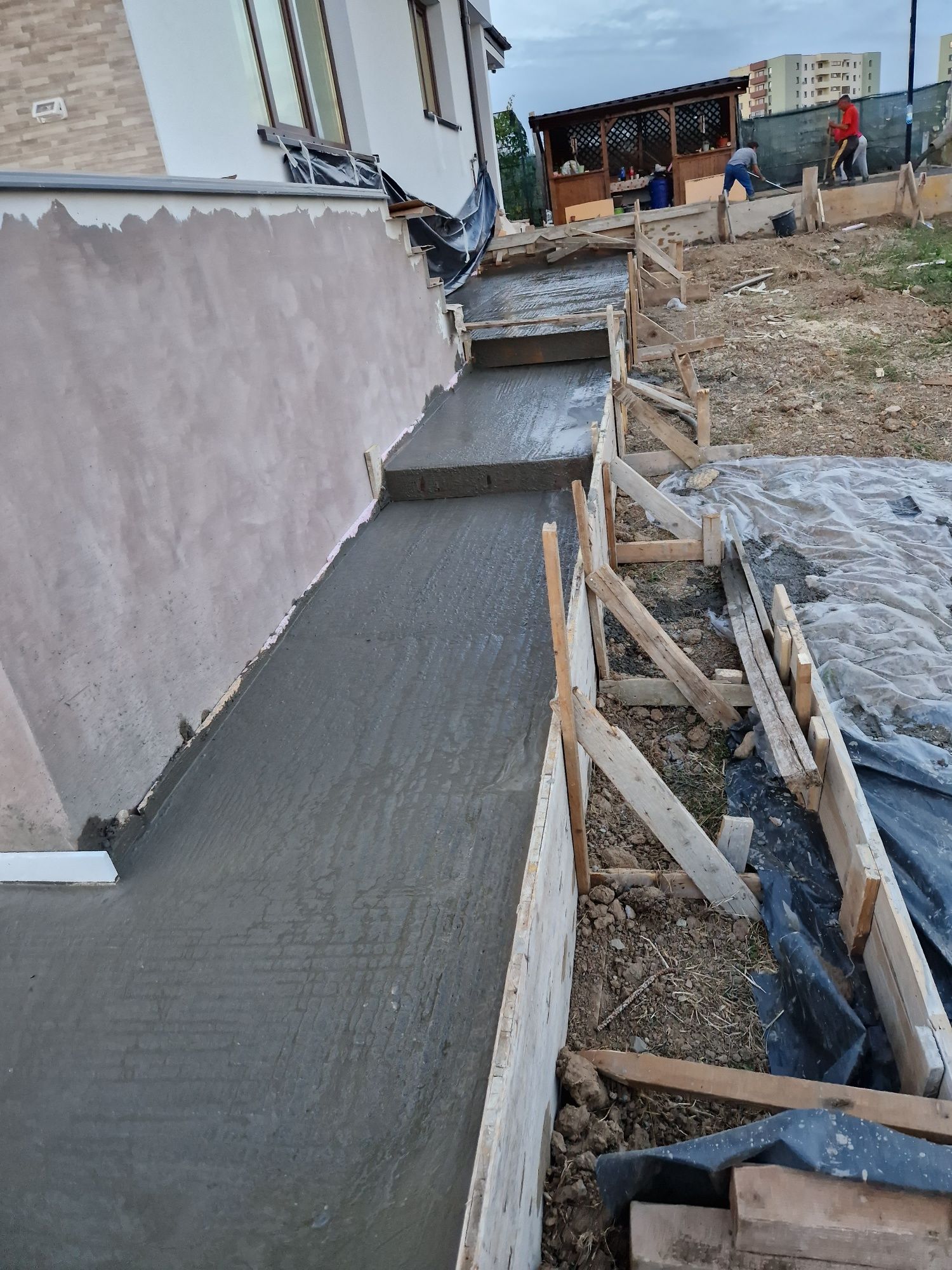 Garduri / Case / Trotuare / Alei / Platforme beton