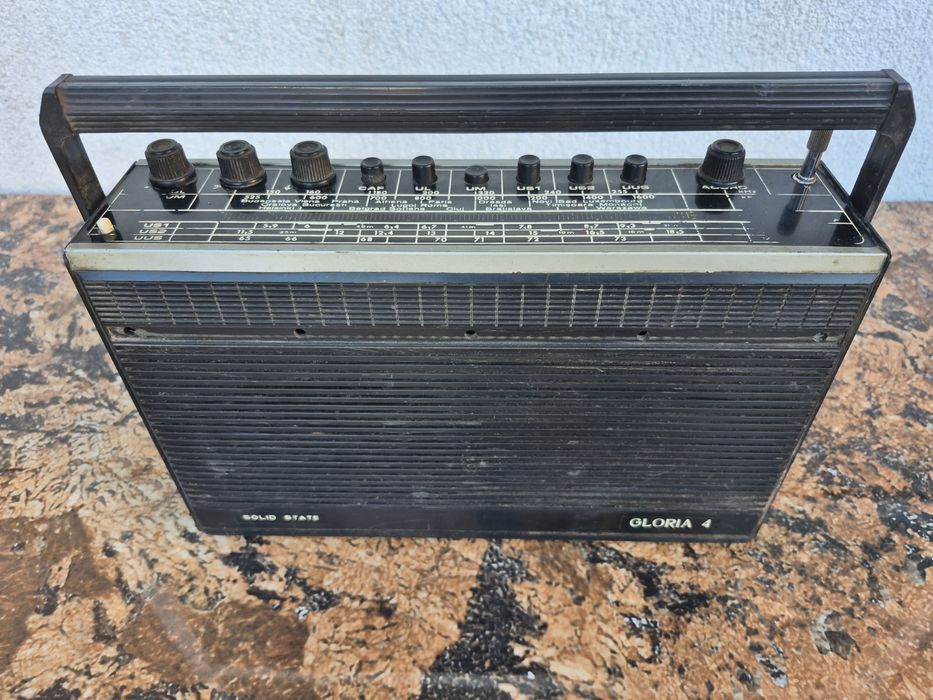 Radio vechi Gloria 4,RP1524Tehnoton SA;Iasi an 1985 functional