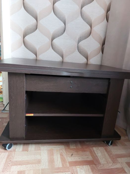 Продам в идеальном состоянии журнальный стол трансформер