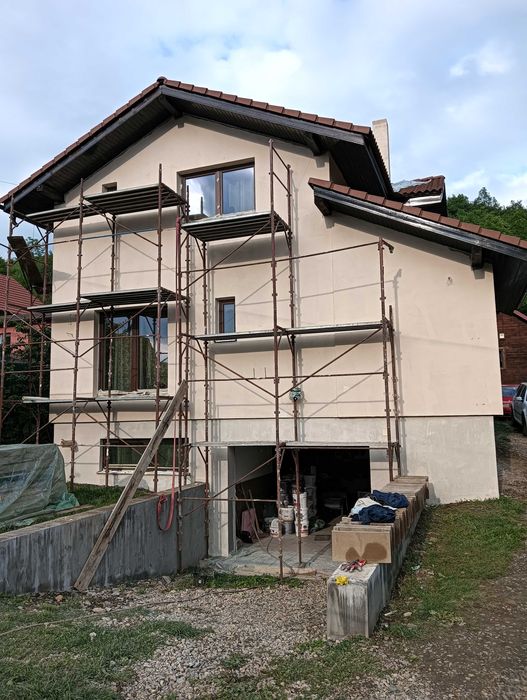 Închiriez schelă metalică (16H,55MP)