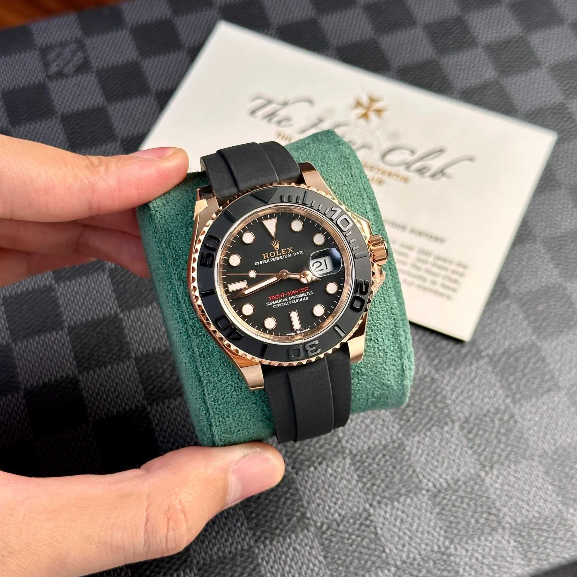 Rolex Yacht-Master 40mm розово злато / каучук