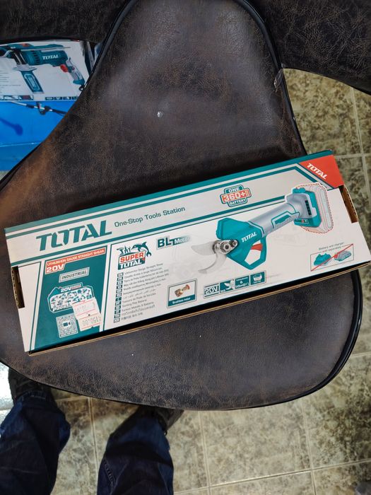 Акумулаторна безчеткова градинска ножица TOTAL INDUSTRIAL, 20V, без ба