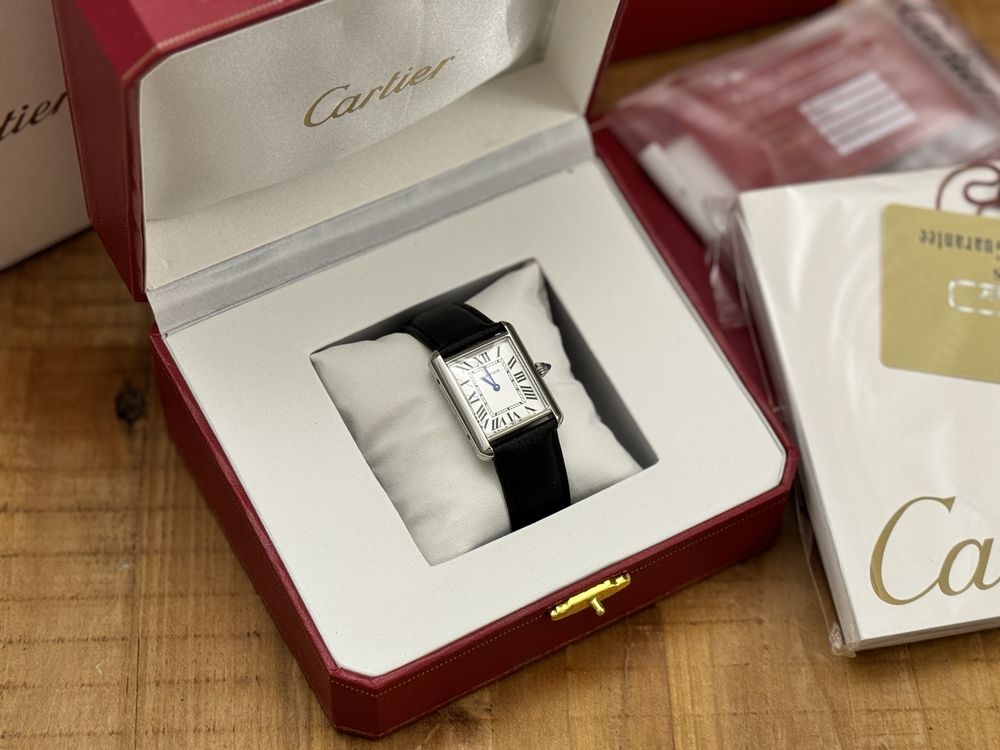 Часы Cartier Tank