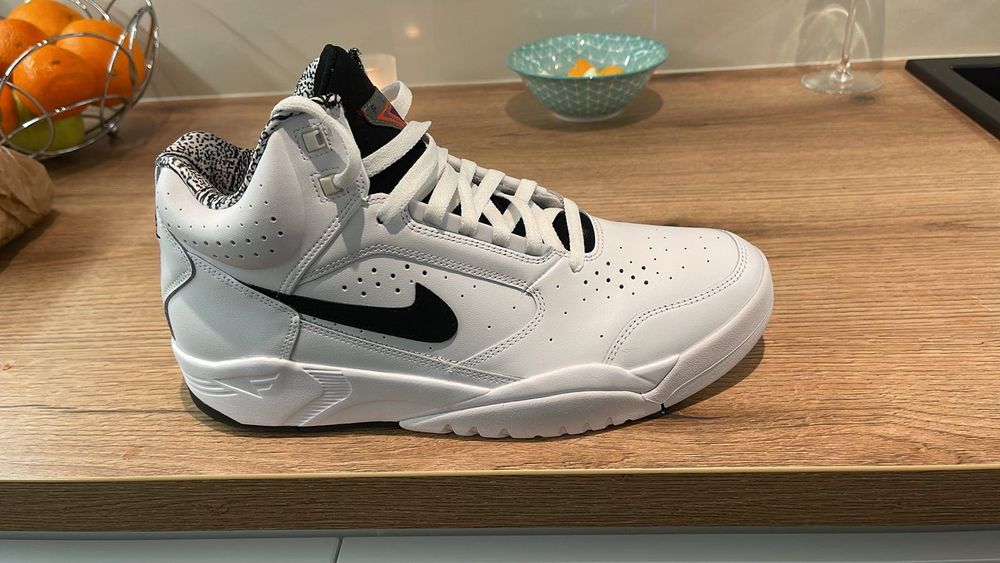 Маратонки NIKE различни модели.