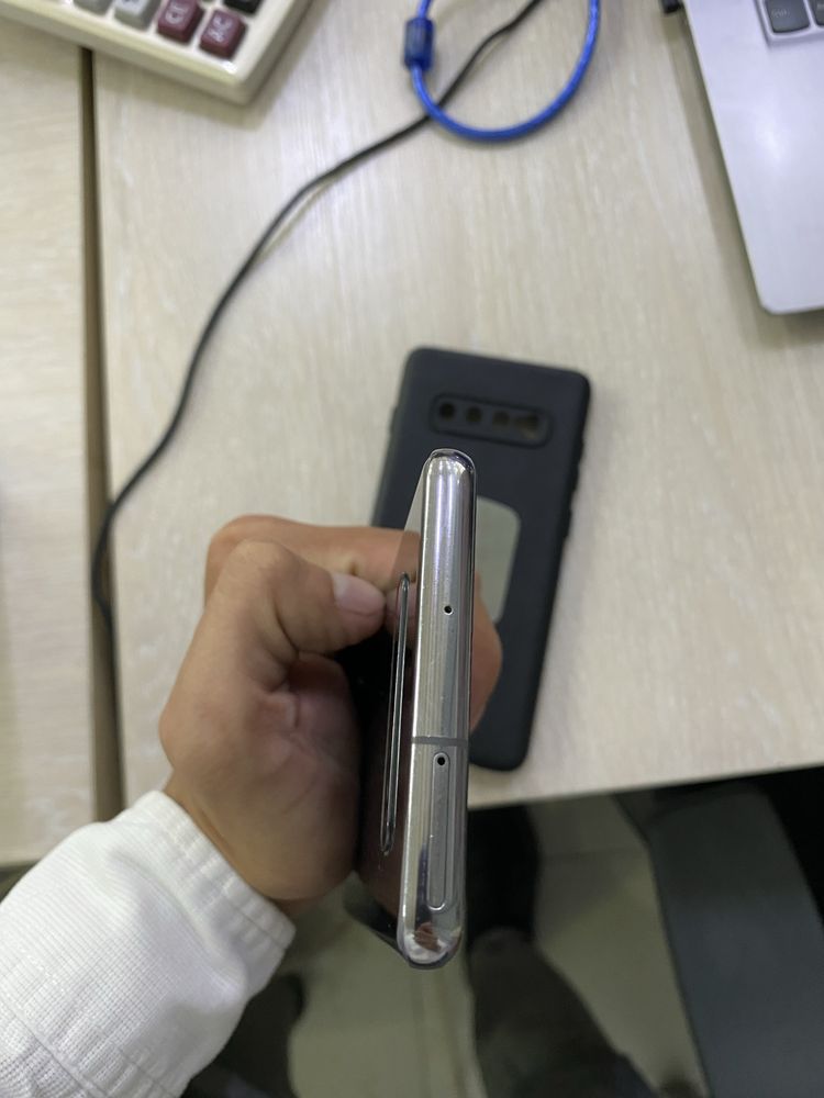 Samsung S10+ идеал срочно