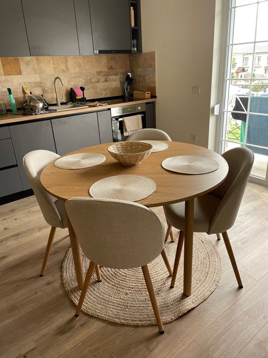 Vand mobilier complet cu masina de spalat.