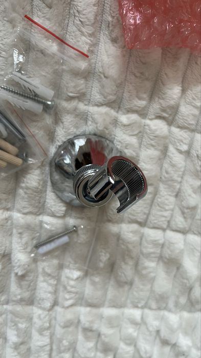 Стойка за душ, пирони и дюбели