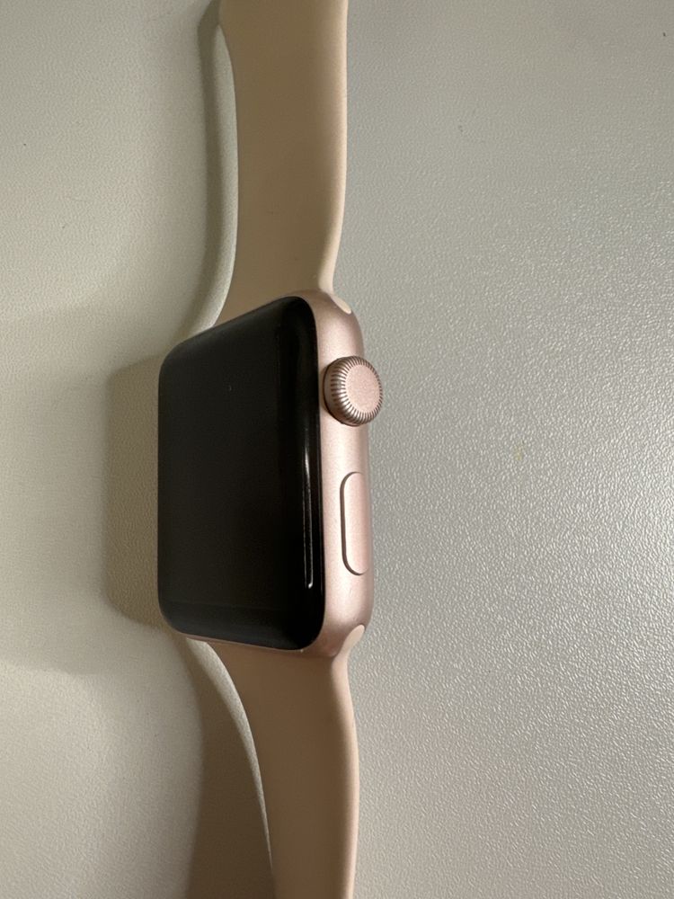 Розовый Apple Watch Series 2