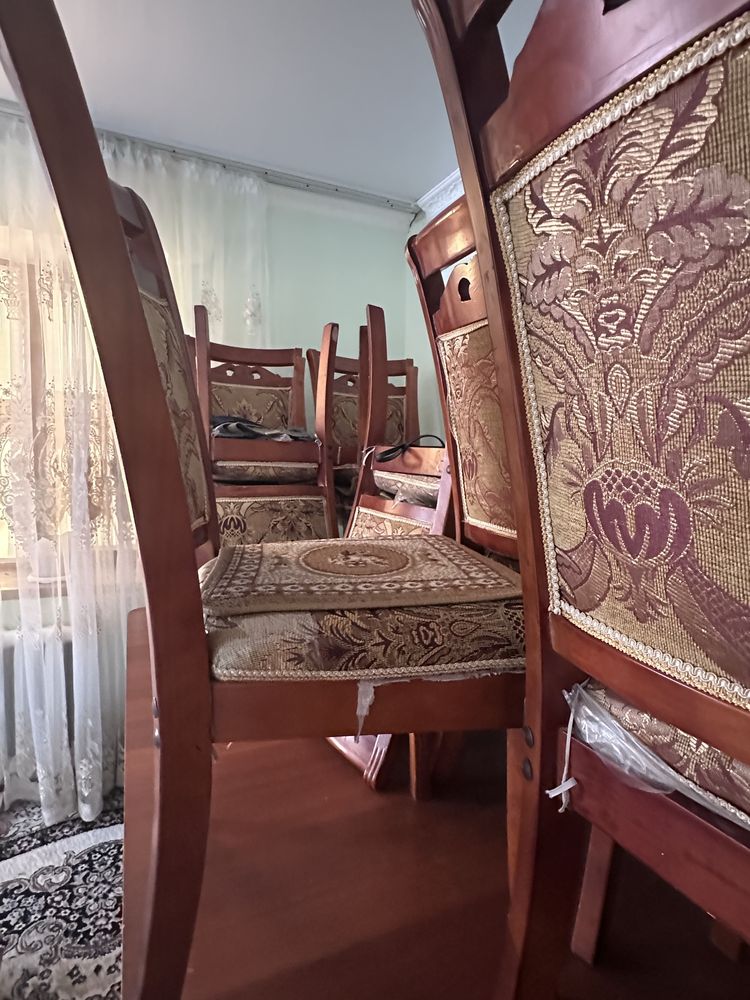 Продается стол со стульями
