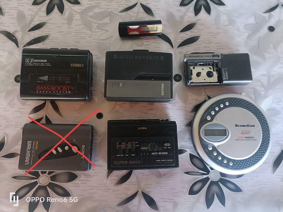 Vând colecția personală walkman