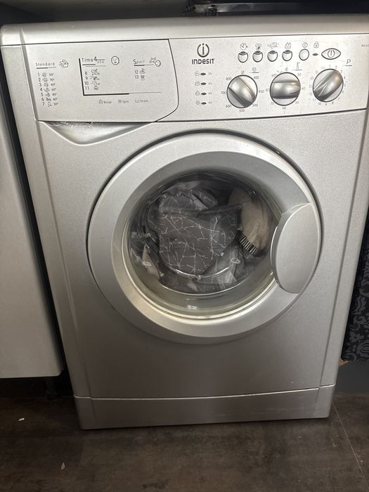 Пералня Indesit модел WIL85XS