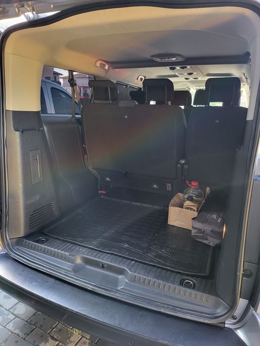 Peugeot Expert Traveller, Toyota Proace, Opel Vivaro, Citroen Space T