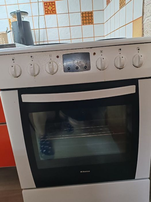 Электролита с духовкой Hansa.