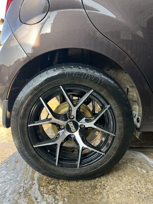 Vossen saka ideal xolatda 15 R