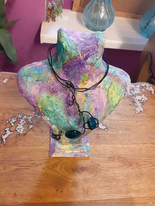 Артистични рисувани манекени от галерия