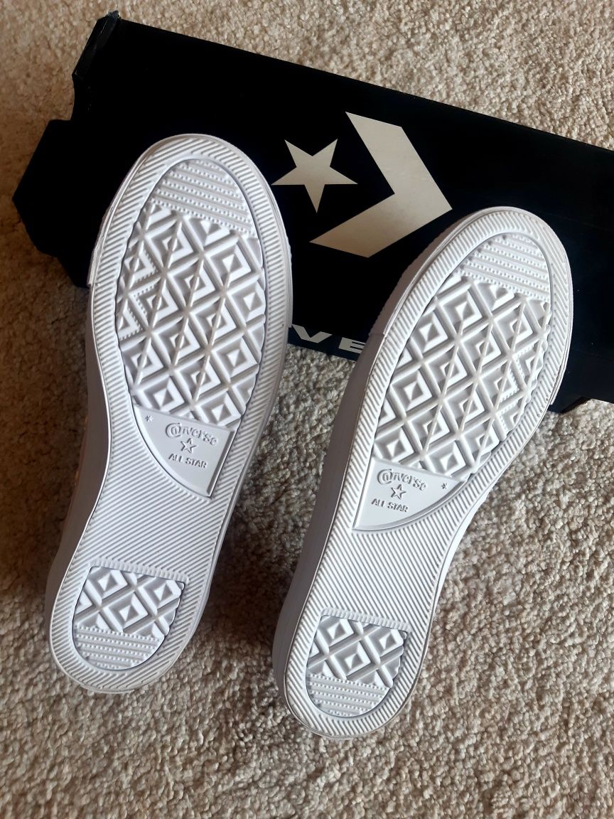 Чисто нови балеринки Converse