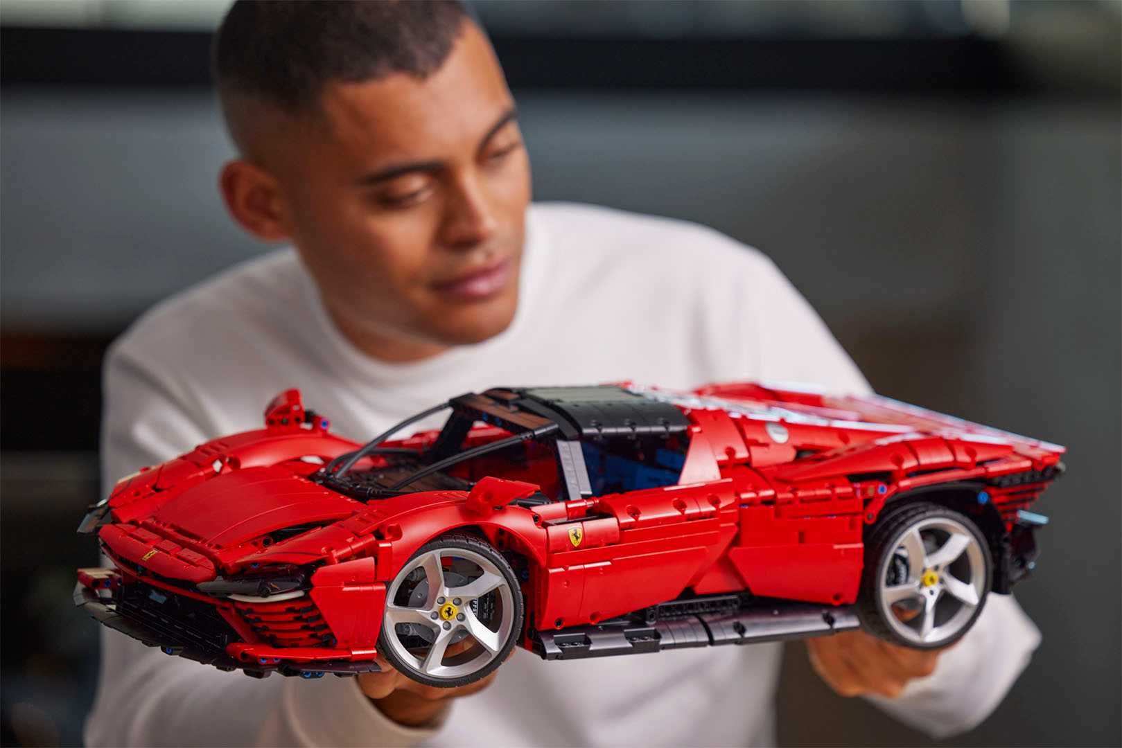 NOU TIP lego masina Ferrari Daytona SP3 42143