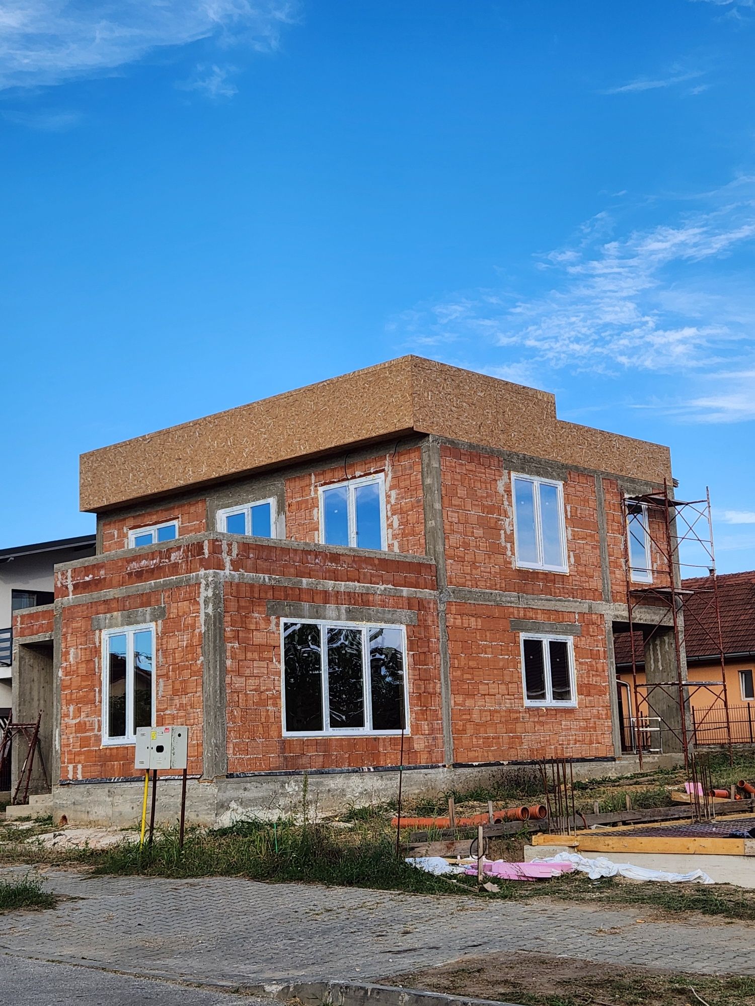 Casă individuală, la roșu, Cetate, la asfalt, teren 500 mp