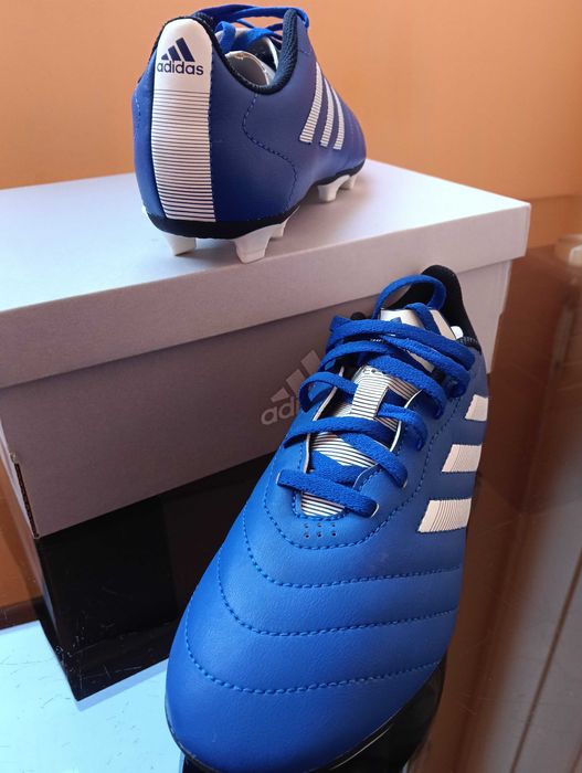 Нови детски обувки за футбол Adidas